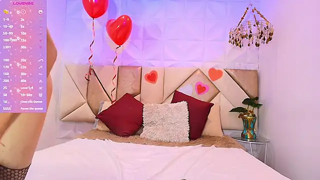 Nayla_Monroee live sex cam