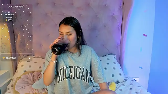 _Sophie__miller's cam snapshot