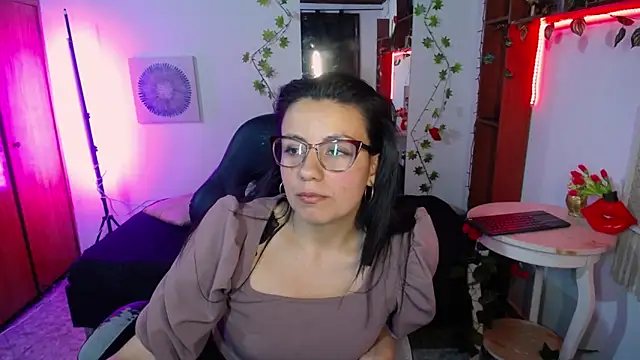 QueenRose94's cam snapshot