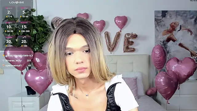 MadonnaRossi live sex cam