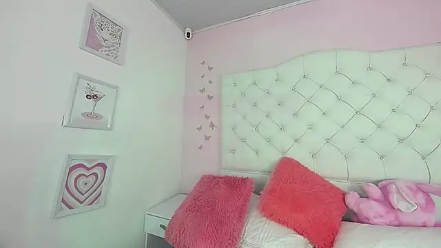 Clarita_Hill's cam snapshot