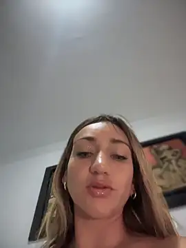 Ninabigtitied's cam snapshot