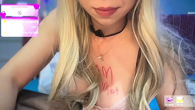 QuennNefertiti live sex cam