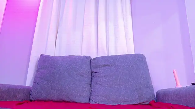 SuzyFox_'s cam snapshot