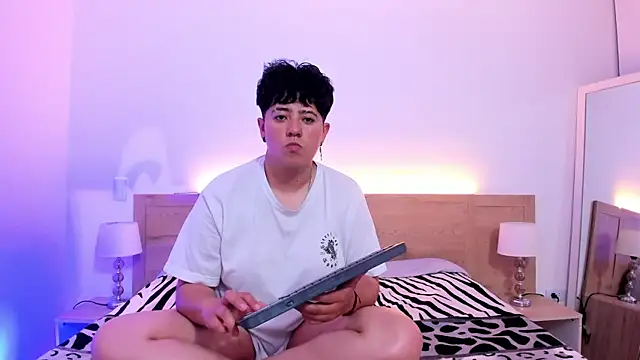 Gaia_n_Nix's cam snapshot