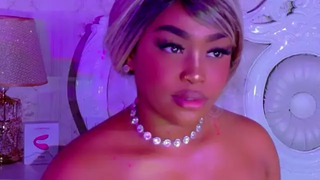 TianahGlow live sex cam