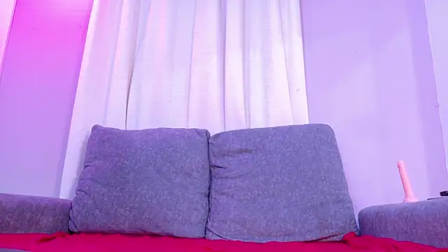 SuzyFox_'s cam snapshot