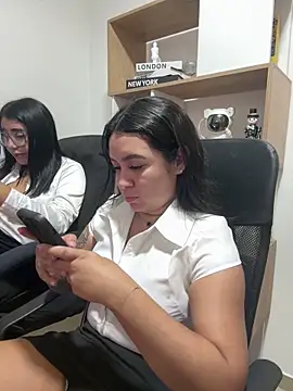 Pretty_Isadora live sex cam