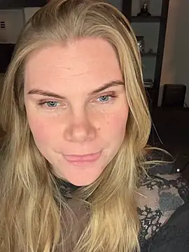 SexyBlondJoanna live sex cam