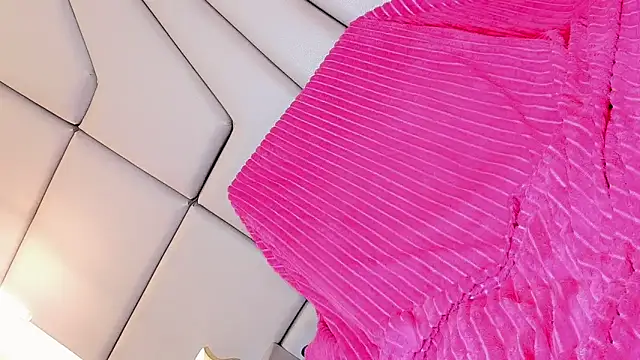 Miss-Saraii live sex cam