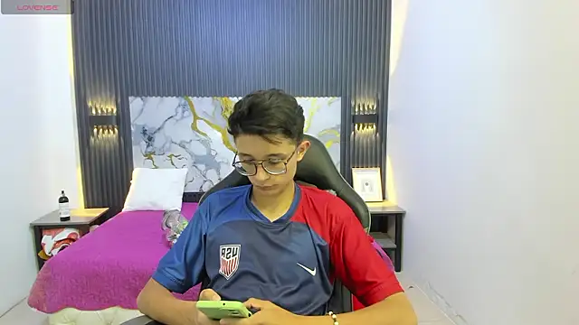 SantiagoRusso18 live sex cam