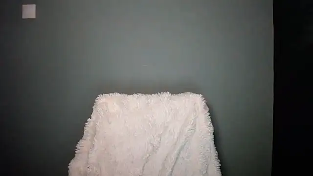 LuciaYoung live sex cam