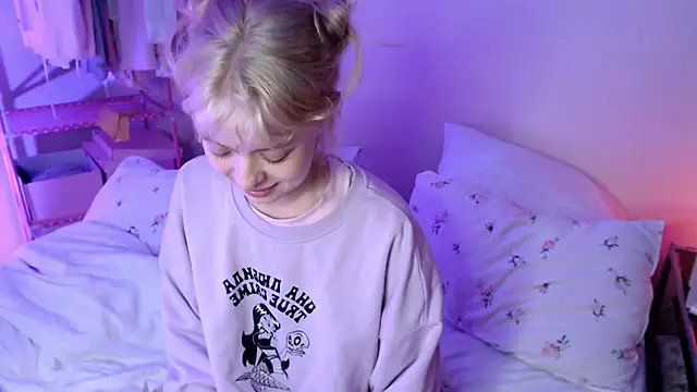 KatieMelone's cam snapshot