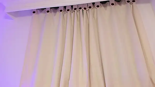 canelleGarces's cam snapshot