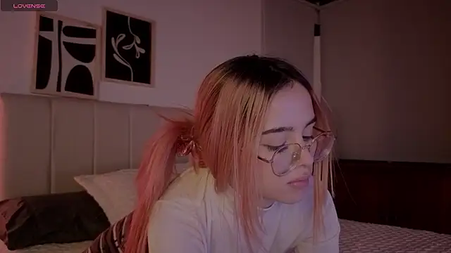 Roxxy_mora's cam snapshot