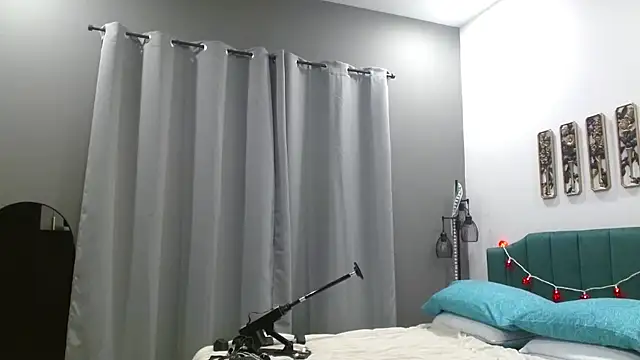 HazelSkyesChat's cam snapshot