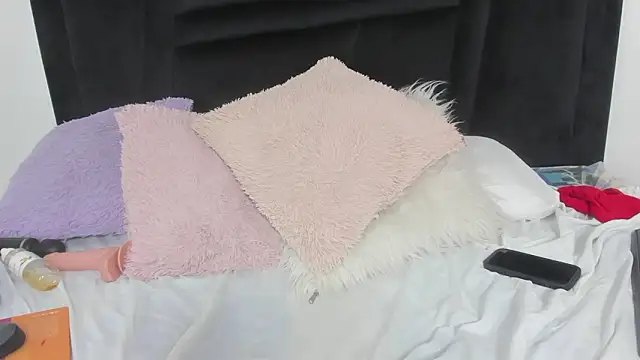 Naugthy_Sara live sex cam