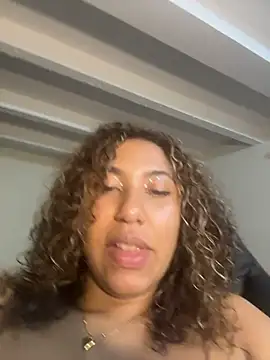 lauraltt live sex cam