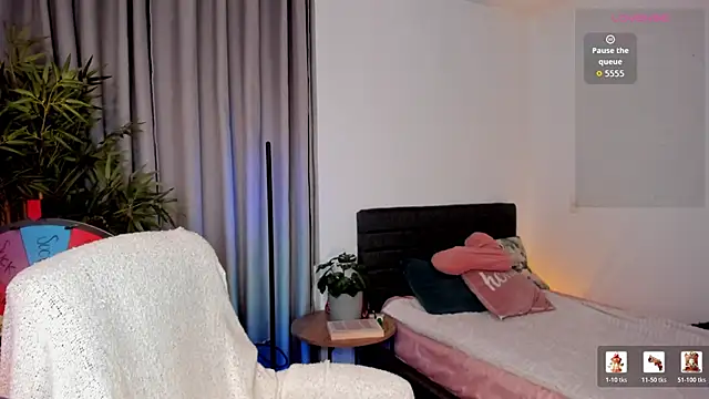 moonhelen's cam snapshot