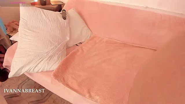 Ivannabreast_Official's cam snapshot