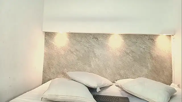 Emmy_lander1's cam snapshot