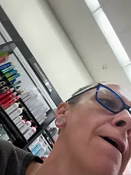 Lilbeezie81's cam snapshot