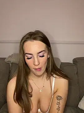 PetiteBrunettex20's cam snapshot