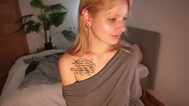 NaomiRosy's cam snapshot