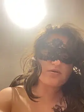 Leonoraaa live sex cam