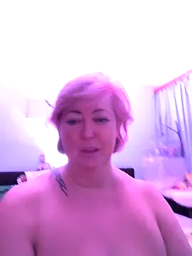 MissSilken live sex cam