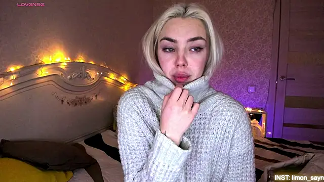 LillyMoure_'s cam snapshot