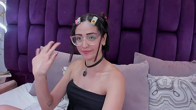 crystalstonee's cam snapshot