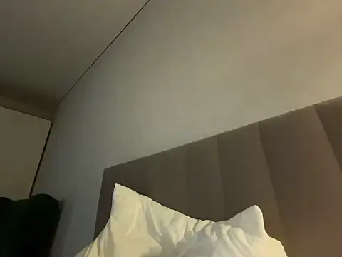 GoldenSexySky's cam snapshot