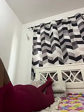 SluttyEll's cam snapshot