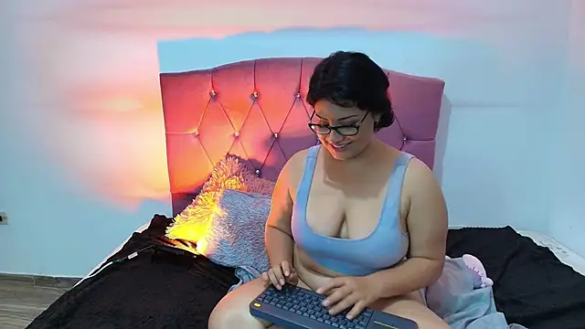 Angelic_17's cam snapshot