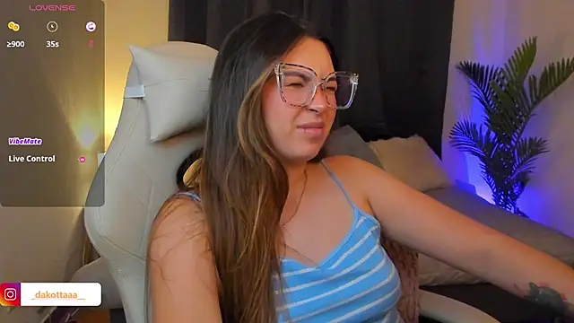 dakottaa_'s cam snapshot