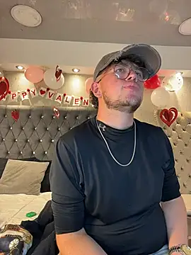 Noah_Wiliams live sex cam