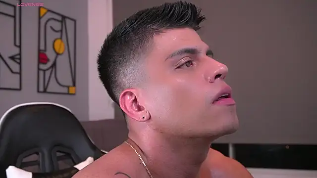 tyler_muscle1's cam snapshot