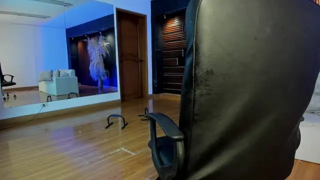 Dylann_Carter's cam snapshot