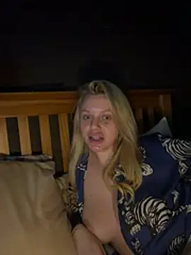 Blonde-Bella-XX's cam snapshot