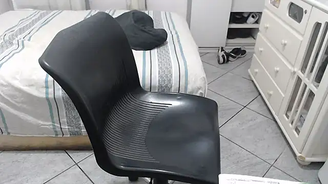 MysterBearMG live sex cam