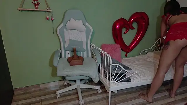 Emerald_Sparkles_'s cam snapshot