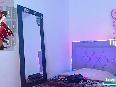 moonlyvelvet live sex cam