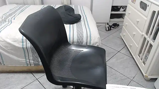 MysterBearMG live sex cam