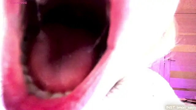 LillyMoure_ live sex cam