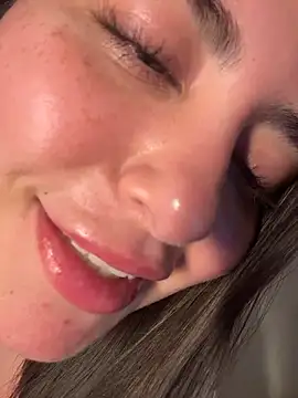 sukhakunis1 live sex cam