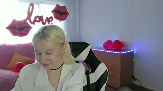 EnigmaSee live sex cam