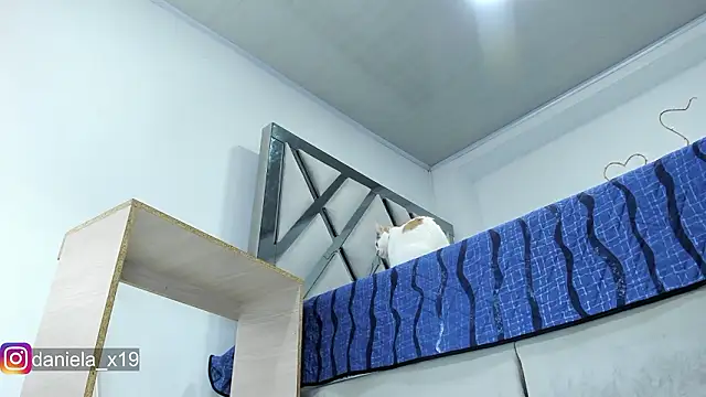 Daniela_x19's cam snapshot