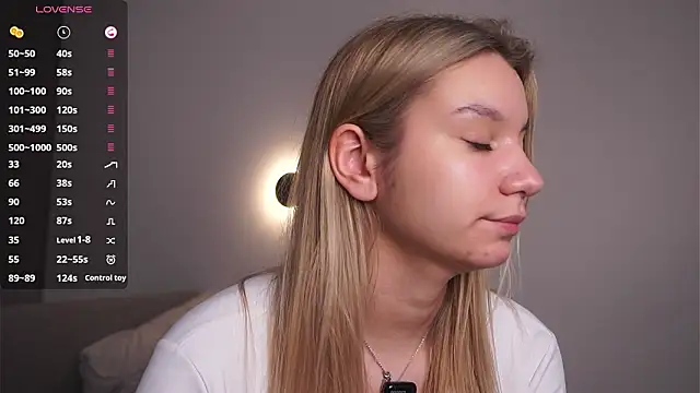 BrynnHolverson live sex cam