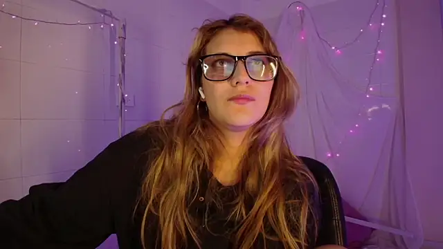 Giia_paiige18's cam snapshot